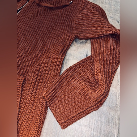 NINE WEST  Hooded Knit ~ Full Zip ~ Sweater.
MEDI/ Rusted chest brown! - Picture 6 of 15